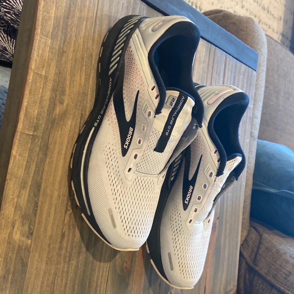 Women’s Brooks Adrenaline GTS shoes!